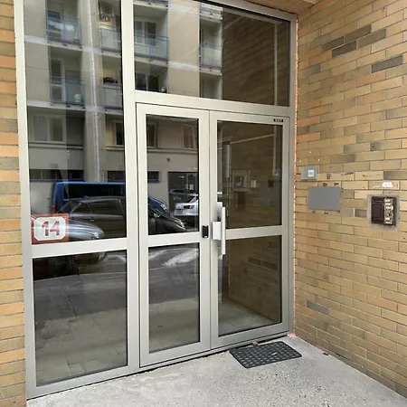 Spacious 3-bedroom In The Historic Old Town Parking Apartment *