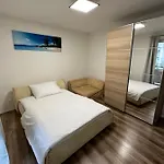 Spacious 3-bedroom In The Historic Old Town Parking Apartment