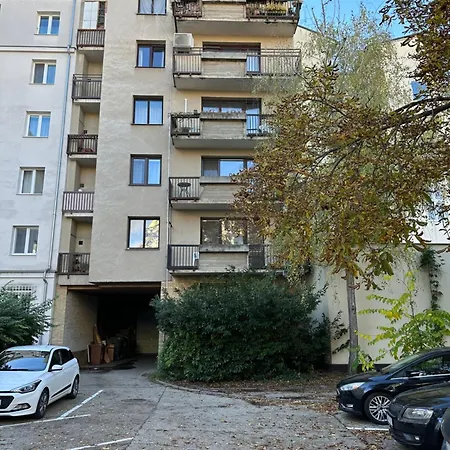 Spacious 3-bedroom In The Historic Old Town Parking * Pressburg